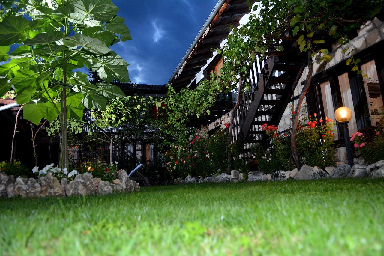 Trenchova Guest House Bansko Exterior foto